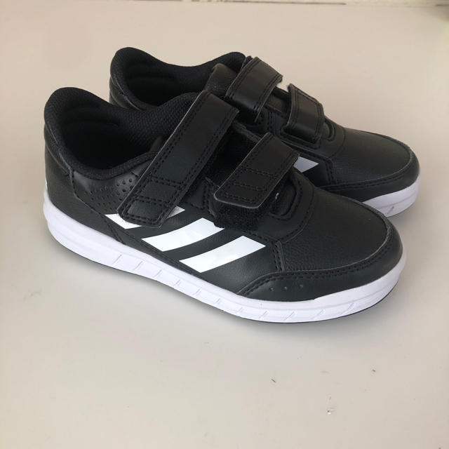 adidas(アディダス)のadidas アディダス スニーカー　17.5cm キッズ/ベビー/マタニティのキッズ靴/シューズ(15cm~)(スニーカー)の商品写真