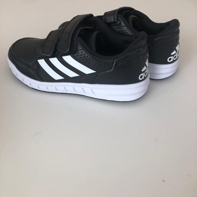 adidas(アディダス)のadidas アディダス スニーカー　17.5cm キッズ/ベビー/マタニティのキッズ靴/シューズ(15cm~)(スニーカー)の商品写真