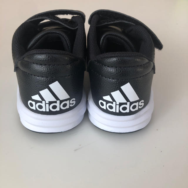 adidas(アディダス)のadidas アディダス スニーカー　17.5cm キッズ/ベビー/マタニティのキッズ靴/シューズ(15cm~)(スニーカー)の商品写真