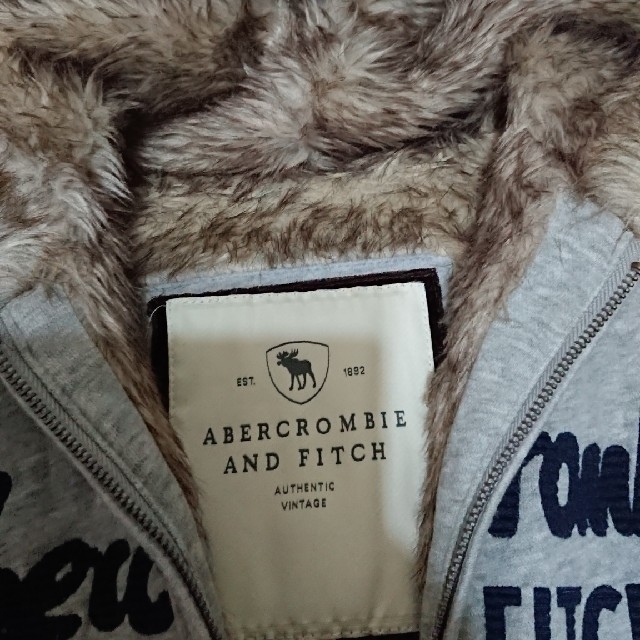 Abercrombie&Fitch(アバクロンビーアンドフィッチ)の中古🌟アバクロ グレーパーカー サイズM レディースのトップス(パーカー)の商品写真