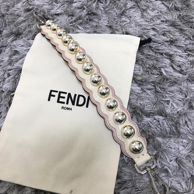 FENDI(フェンディ)の美品✨フェンディ ストラップユー✨フェンディ ミニストラップユー レディースのバッグ(ショルダーバッグ)の商品写真