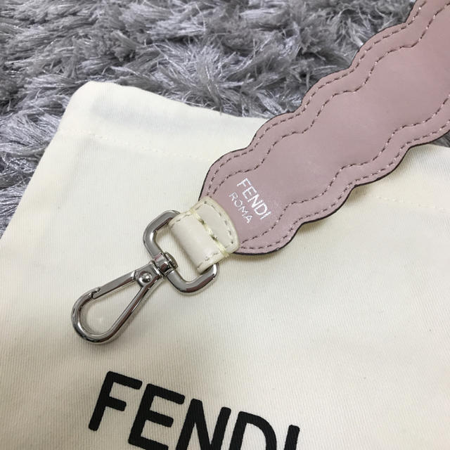 FENDI(フェンディ)の美品✨フェンディ ストラップユー✨フェンディ ミニストラップユー レディースのバッグ(ショルダーバッグ)の商品写真