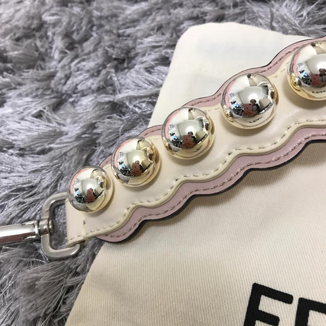 FENDI(フェンディ)の美品✨フェンディ ストラップユー✨フェンディ ミニストラップユー レディースのバッグ(ショルダーバッグ)の商品写真