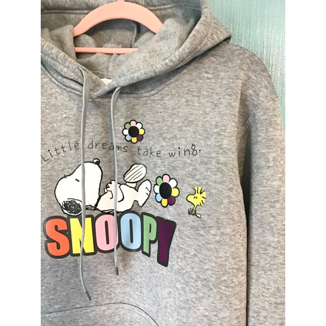 SNOOPY(スヌーピー)の新品♡ スヌーピー  トレーナー　フード　グレー　裏起毛 レディースのトップス(トレーナー/スウェット)の商品写真