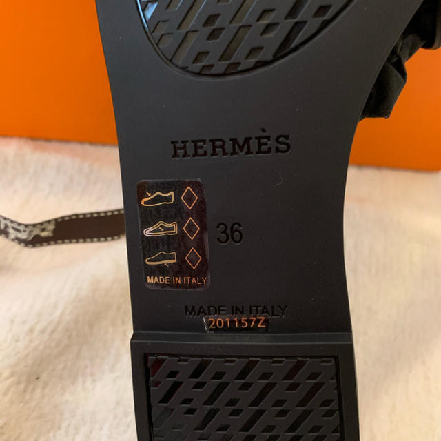 Hermes(エルメス)のrinka様専用　黒　エルメス　アロハ　2020新作 レディースの靴/シューズ(サンダル)の商品写真