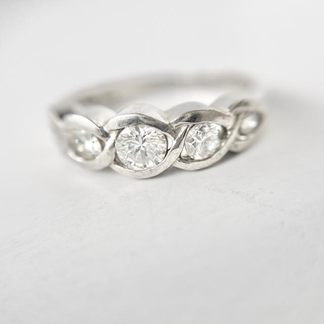 pt900 ダイヤモンド　0.5ct　エタニティ　リング　ヴィンテージデザイン レディースのアクセサリー(リング(指輪))の商品写真