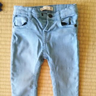 ザラキッズ(ZARA KIDS)のザラ　ベビー　ジーンズ　（86）(シャツ/カットソー)