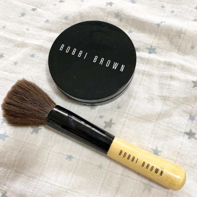 BOBBI BROWN(ボビイブラウン)のボビイブラウン　ブロンジングパウダー　ライト　フェイスブラシセット コスメ/美容のベースメイク/化粧品(フェイスカラー)の商品写真