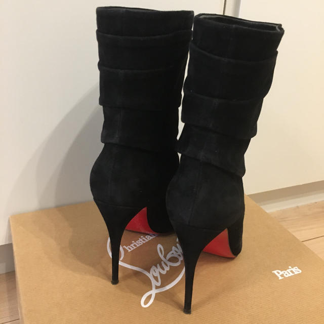 Christian Louboutin(クリスチャンルブタン)の《美品》クリスチャンルブタン     ショートブーツ　38 レディースの靴/シューズ(ブーツ)の商品写真