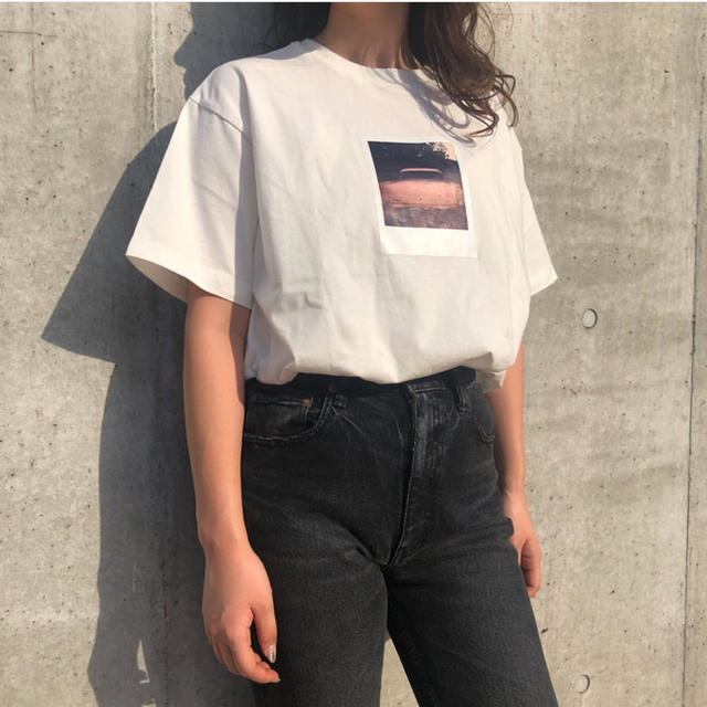 moussy(マウジー)のMOUSSY 今季 マリポル Tシャツ 新品 白 レディースのトップス(Tシャツ(半袖/袖なし))の商品写真