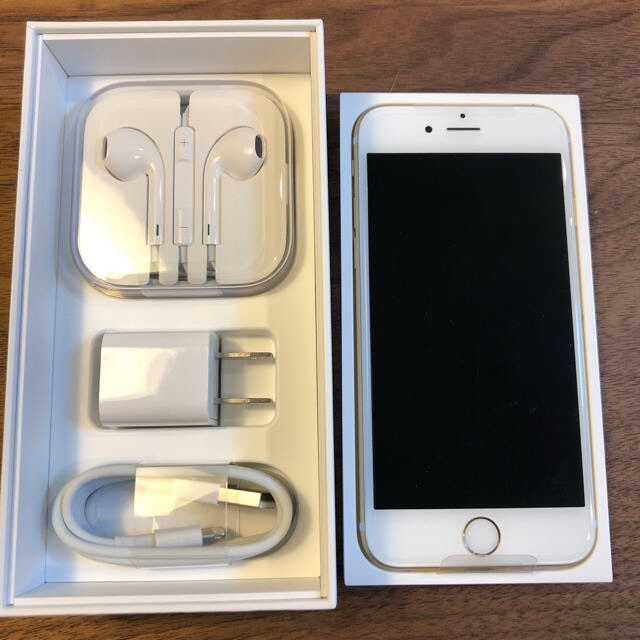 iPhone(アイフォーン)の新品 iPhone6s 32GB simフリー gold スマホ/家電/カメラのスマートフォン/携帯電話(スマートフォン本体)の商品写真