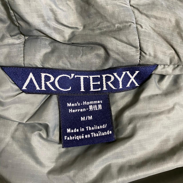 ARC'TERYX(アークテリクス)のアークテリクス アトム LT フーディー Mサイズ メンズのジャケット/アウター(ダウンジャケット)の商品写真