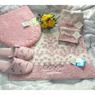 ローラアシュレイ(LAURA ASHLEY)のローラアシュレイ❤️【新品】トイレタリー 5点セット🌹ふわふわピンク(トイレマット)