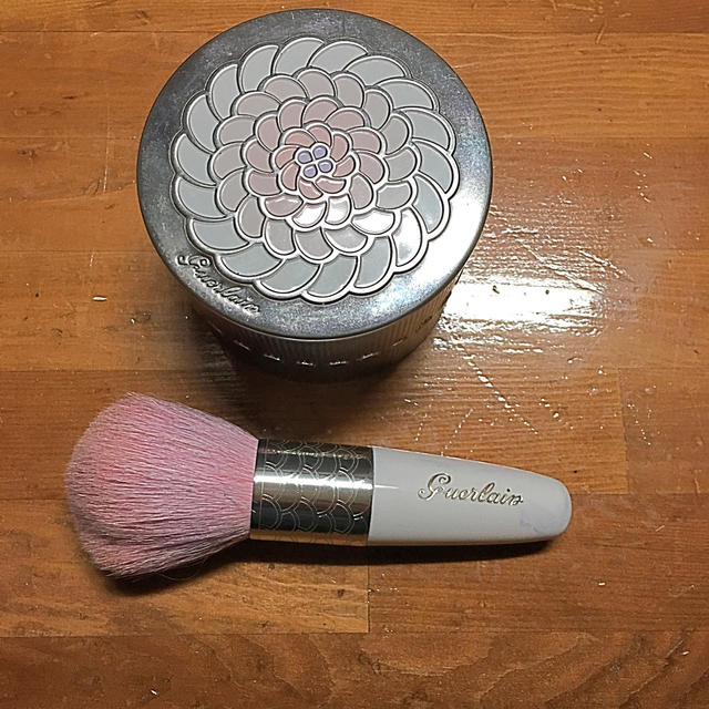 GUERLAIN(ゲラン)のゲラン　メテオリット　フェイスパウダー　ブラシ コスメ/美容のベースメイク/化粧品(フェイスパウダー)の商品写真