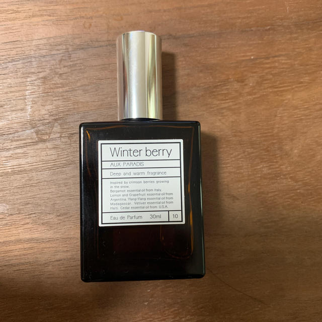 AUX PARADIS(オゥパラディ)のパルファムオゥパラディ　ウィンターベリー　30ml コスメ/美容の香水(香水(女性用))の商品写真