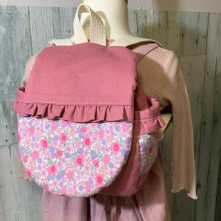 チェリーピンク×リバティ風小花柄 ベビーリュック ハンドメイド(外出用品)