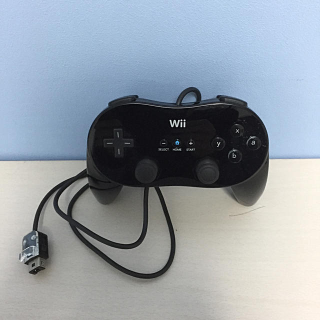 Wii(ウィー)のWii クラシックコントローラー クロ エンタメ/ホビーのゲームソフト/ゲーム機本体(その他)の商品写真
