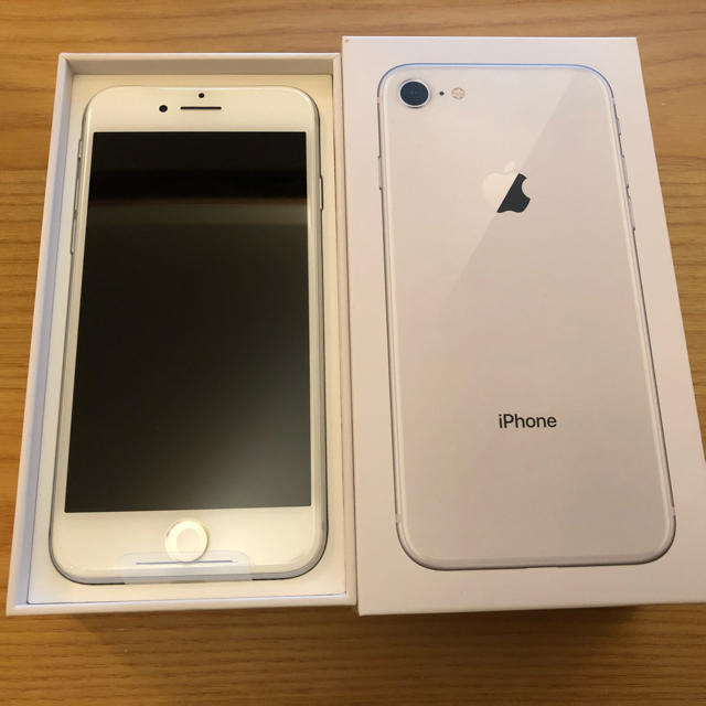 新品未使用  SIMフリー  iPhone8  64GB シルバー  au