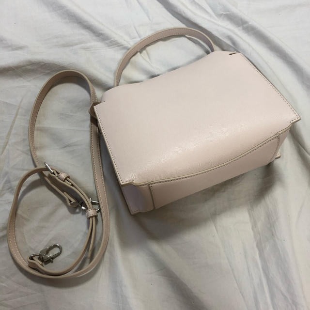 Charles and Keith(チャールズアンドキース)の新品未使用♡チャールズアンドキース  ショルダーバッグ レディースのバッグ(ショルダーバッグ)の商品写真