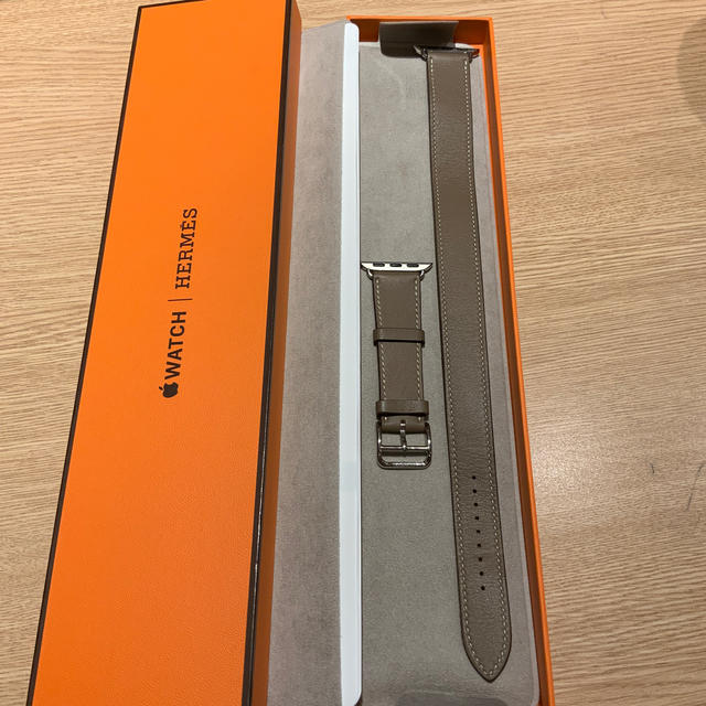 Hermes(エルメス)の(正規品) Apple Watch ドゥブルトゥール エルメス エトゥープ 40 メンズの時計(レザーベルト)の商品写真