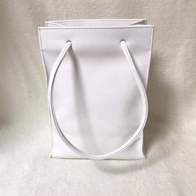 MILK(ミルク)のMILK レザープチバッグ 白 ロゴトート レディースのバッグ(トートバッグ)の商品写真