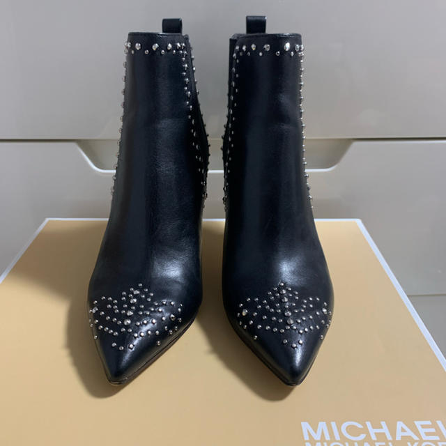 Michael Kors(マイケルコース)のマイケルコース   ブラックレザー  スタッズ　ブーティ レディースの靴/シューズ(ブーツ)の商品写真