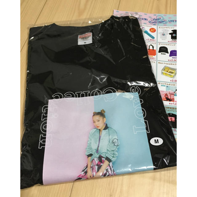 西野カナ　ライブビューイング限定Tシャツ　Mサイズ エンタメ/ホビーのタレントグッズ(ミュージシャン)の商品写真