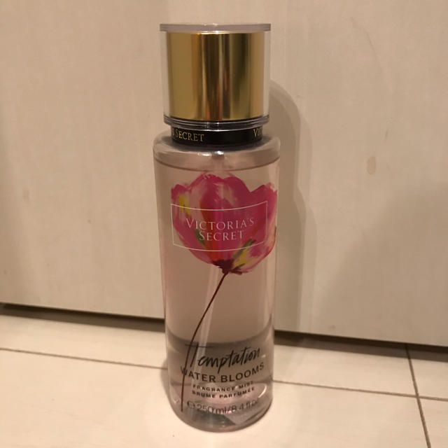 Victoria's Secret(ヴィクトリアズシークレット)のVICTORIA'S SECRET ボディミスト　WATER BLOOMS コスメ/美容の香水(香水(女性用))の商品写真