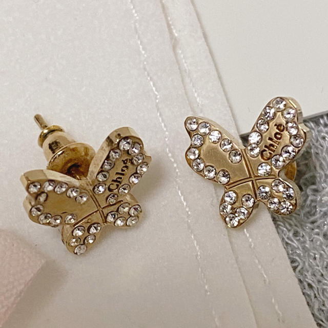 Chloe - 付属品完備 chloe ロゴ刻印バタフライピアス イエローゴールド