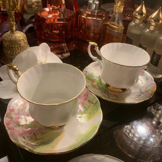 ロイヤルアルバート(ROYAL ALBERT)のROYAL ALBERT ティーカップ　(食器)