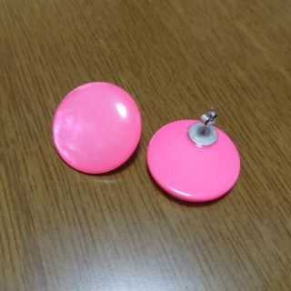 ピンクシェル風ピアス(ピアス)