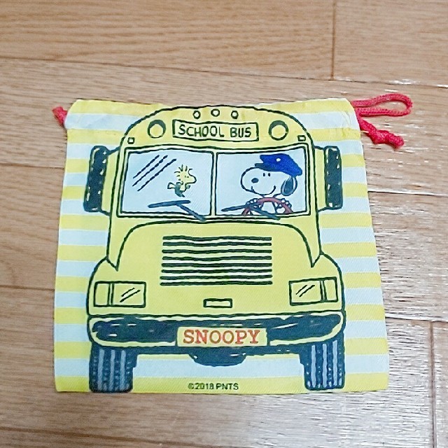 SNOOPY(スヌーピー)のスヌーピー 巾着袋 約15cm×15cm YELLOW エンタメ/ホビーのおもちゃ/ぬいぐるみ(キャラクターグッズ)の商品写真