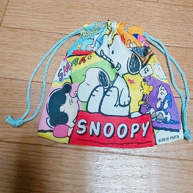 SNOOPY(スヌーピー)のスヌーピー 巾着袋 約15cm×15cm yellow エンタメ/ホビーのおもちゃ/ぬいぐるみ(キャラクターグッズ)の商品写真