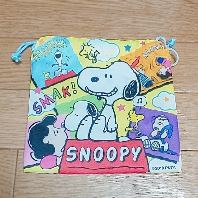 SNOOPY(スヌーピー)のスヌーピー 巾着袋 約15cm×15cm yellow エンタメ/ホビーのおもちゃ/ぬいぐるみ(キャラクターグッズ)の商品写真