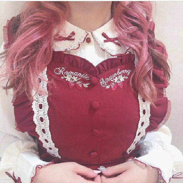 LIZ LISA(リズリサ)のストロベリー刺繍ジャンスカ レディースのワンピース(ミニワンピース)の商品写真