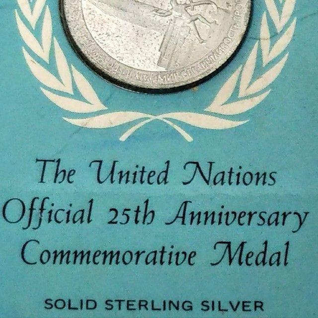 国際連合創立25周年記念メダル エンタメ/ホビーのコレクション(その他)の商品写真