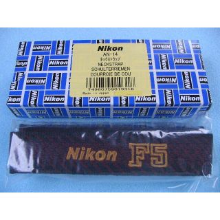 ニコン(Nikon)の未使用★F5用ネックストラップ(フィルムカメラ)