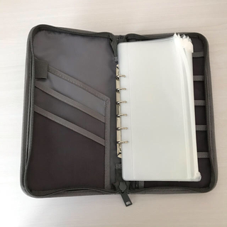 ムジルシリョウヒン(MUJI (無印良品))の無印良品💚クリアポケット9枚入パスポートケース(ファイル/バインダー)