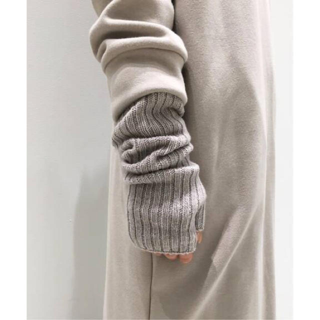 L'Appartement DEUXIEME CLASSE(アパルトモンドゥーズィエムクラス)のアパルトモン 【Johnstons/ジョンストンズ】KNIT GLOVE 新品 レディースのファッション小物(手袋)の商品写真