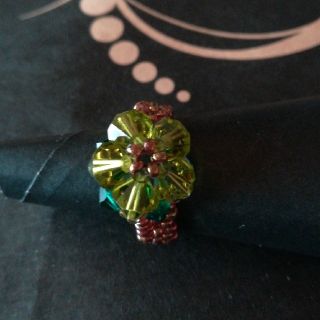 スワロフスキー　お花の指輪　ハンドメイド(リング)