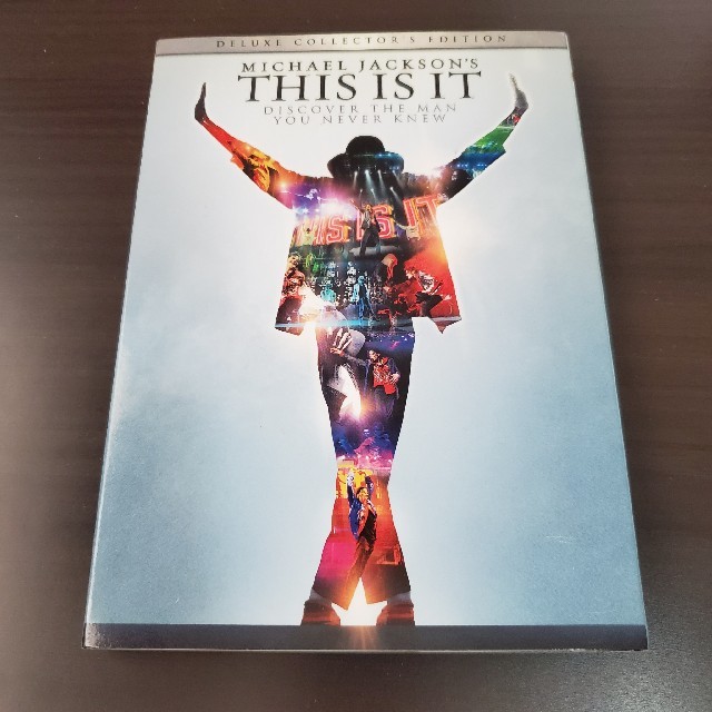 SONY(ソニー)のマイケルジャクソン　THIS　IS　IT　デラックス・コレクターズ・エディショ エンタメ/ホビーのDVD/ブルーレイ(舞台/ミュージカル)の商品写真