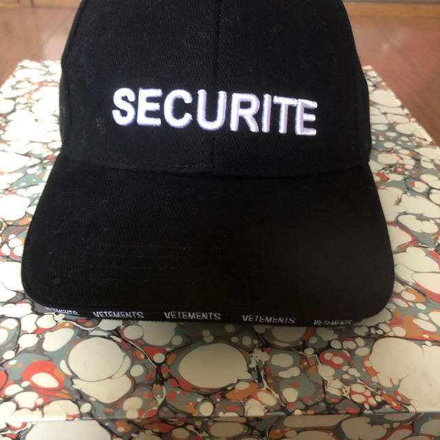 VETEMENTS SECURITEcap