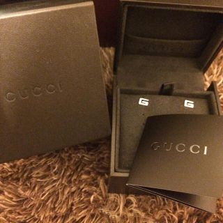 グッチ(Gucci)のGUCCI   18kロゴピアス(ピアス)