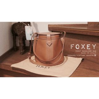 フォクシー(FOXEY)のFOXEY 革 ショルダーバッグ(ショルダーバッグ)