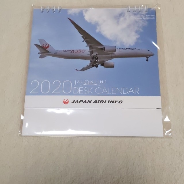 JAL(日本航空)(ジャル(ニホンコウクウ))のJAL　2020卓上カレンダー　メモ帳セット インテリア/住まい/日用品の文房具(カレンダー/スケジュール)の商品写真