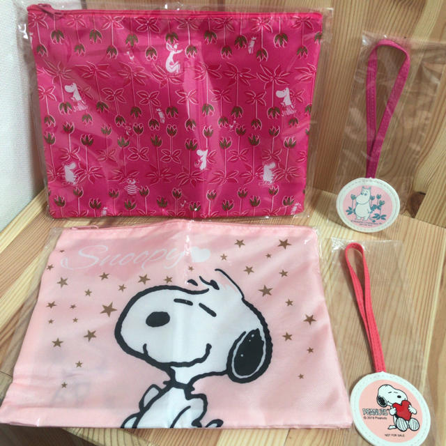 SNOOPY(スヌーピー)のムーミン　スヌーピー　母子手帳ポーチ&マタニティマークストラップ キッズ/ベビー/マタニティのマタニティ(母子手帳ケース)の商品写真