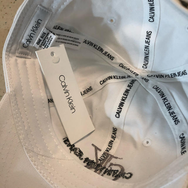 Calvin Klein(カルバンクライン)のCK 白　キャップ　カルバンクライン　ジーンズ レディースの帽子(キャップ)の商品写真