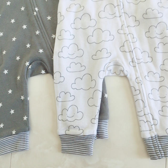 babyGAP(ベビーギャップ)の新品・size 70♔カバーオール 星柄＆雲柄 2枚set♔baby gap   キッズ/ベビー/マタニティのベビー服(~85cm)(カバーオール)の商品写真