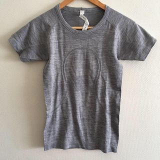 ルルレモン(lululemon)のoutlet size4 T-shirt lululemon (ヨガ)