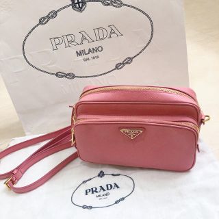 プラダ(PRADA)のPRADA❤︎サフィアーノレザーショルダーバッグ(ショルダーバッグ)
